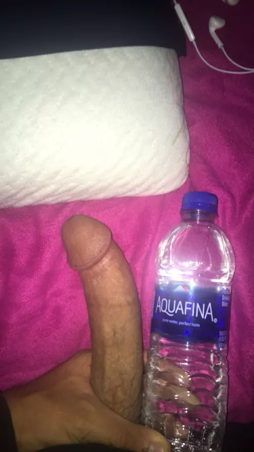 Kinda wanna try something new. Really wanna fuck someone’s throat while they lay on there back. I wanna see my dick bulging through any takers ??