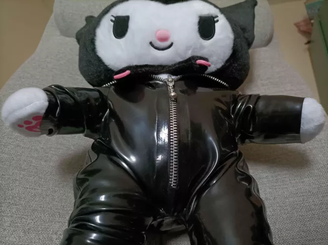 Kuromi in latex 