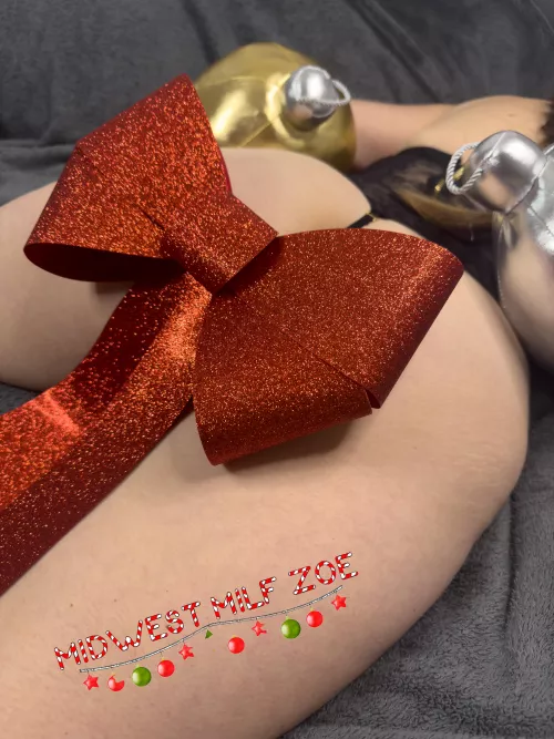 Let's get cozy under the mistletoe. 💋🎄