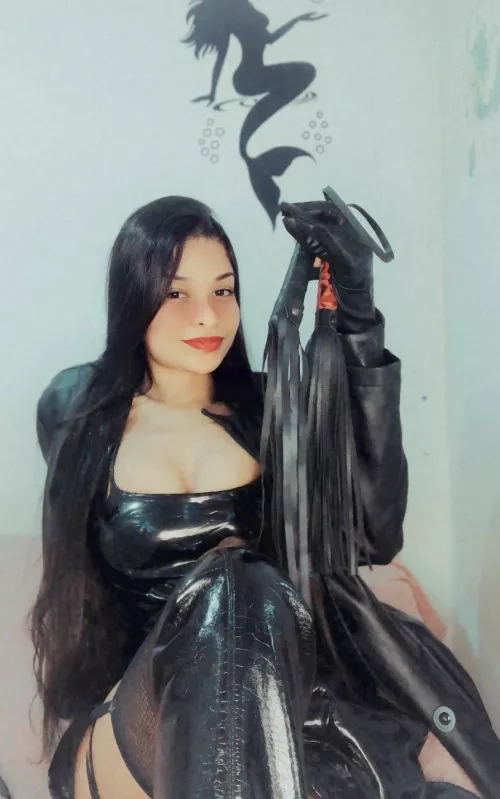 Let’s play a game? 👠😏⛓️