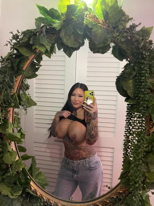 looking at that perfect figure 😎🤩