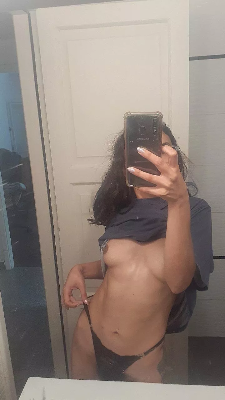 My hair says just woke up. What does my body say?