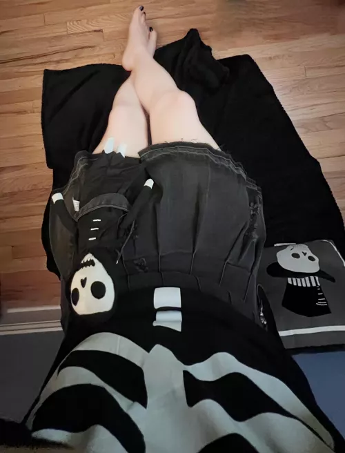 my legs and feet are looking so soft and pale! do you wonder what i have on under the skirt? ^_^