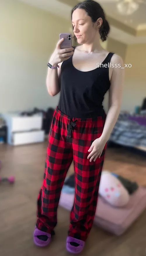 My PJs are so cozy & comfy ❤️🖤