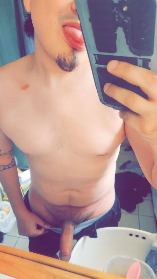 Need an older bi buddy whod be down to experiment with me and the wife 🔥