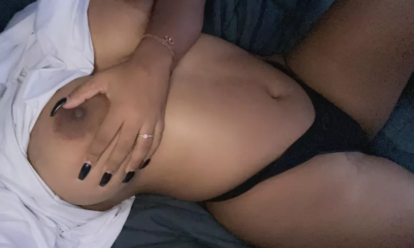 Need someone next to me 🩷