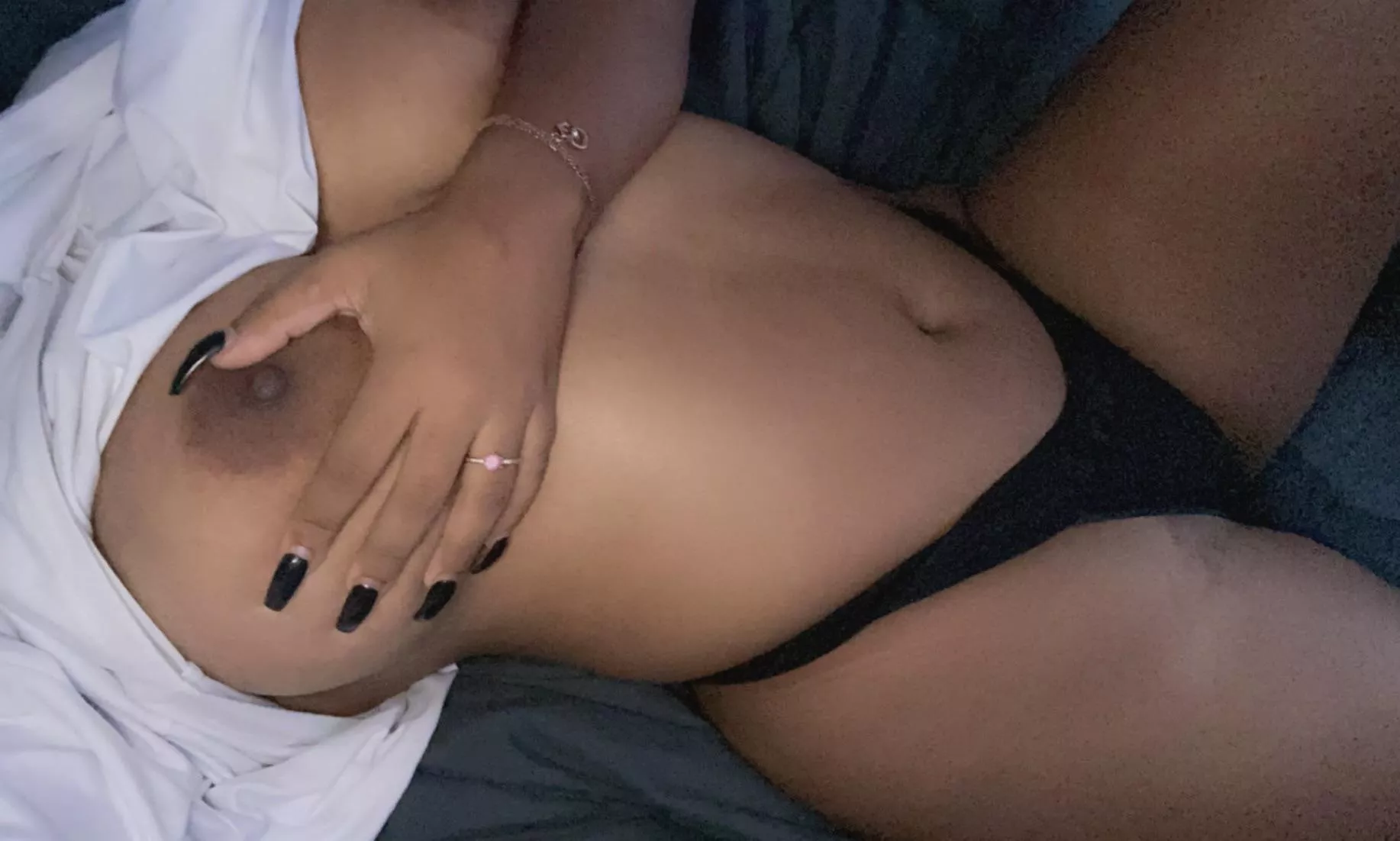 Need someone next to me 🩷