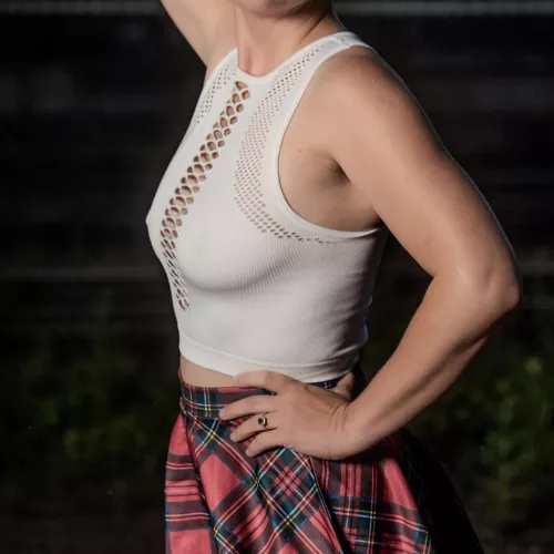 One of my favorite tops to go braless 😮‍💨