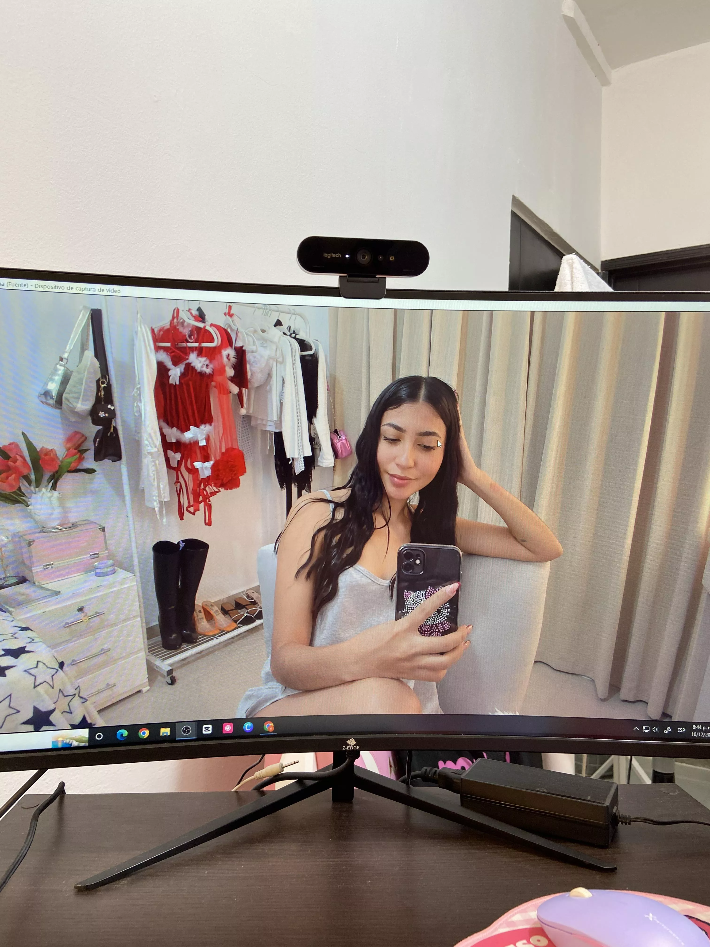 Online [Sweetnaughtygirl_]