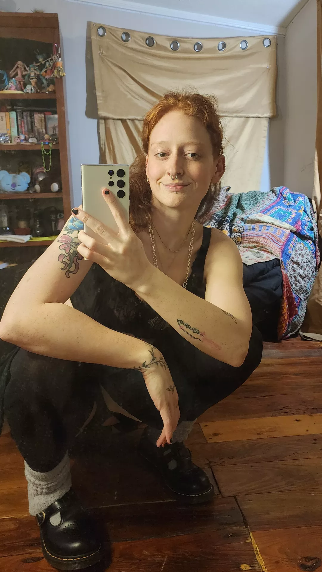 Panty mirror shot, I can never keep my tights nice... 