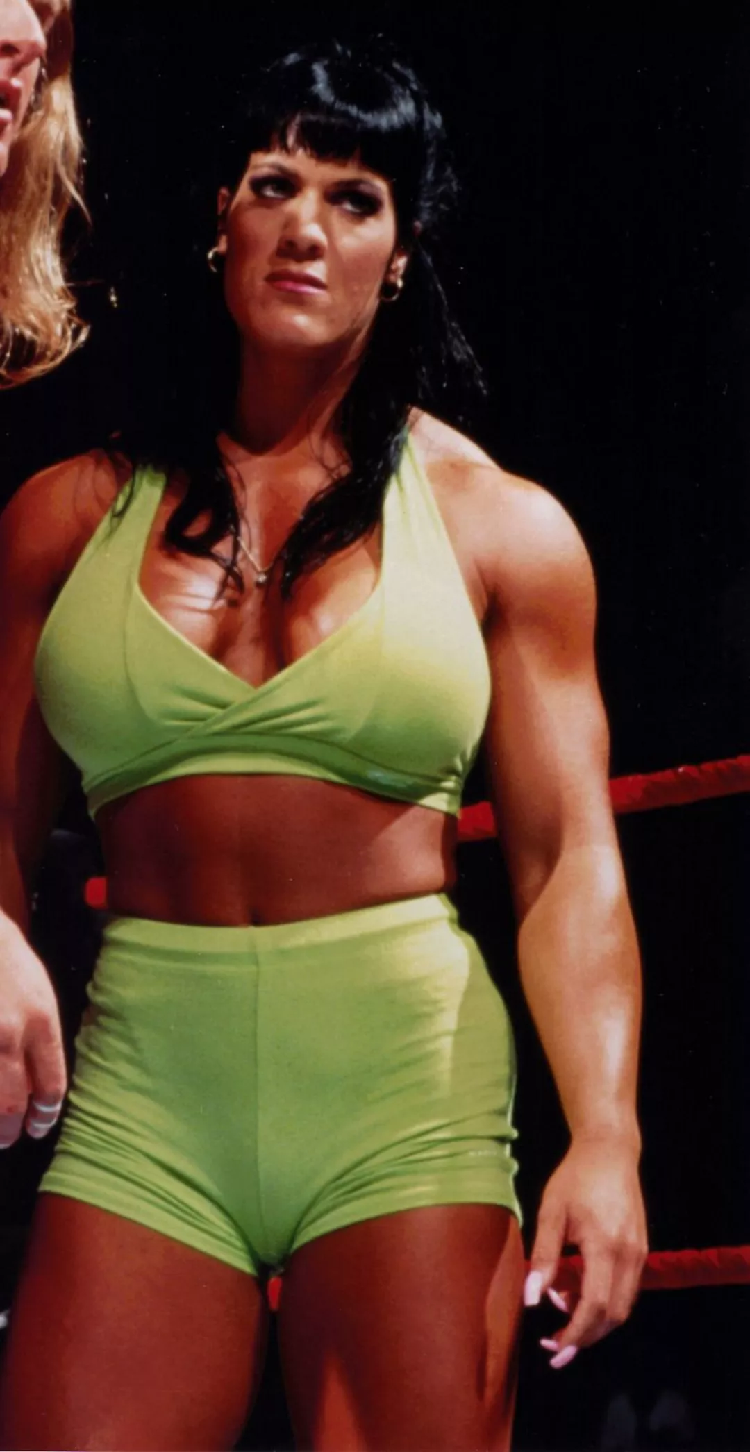 She was looking so huge and muscular in 1998. Omg 