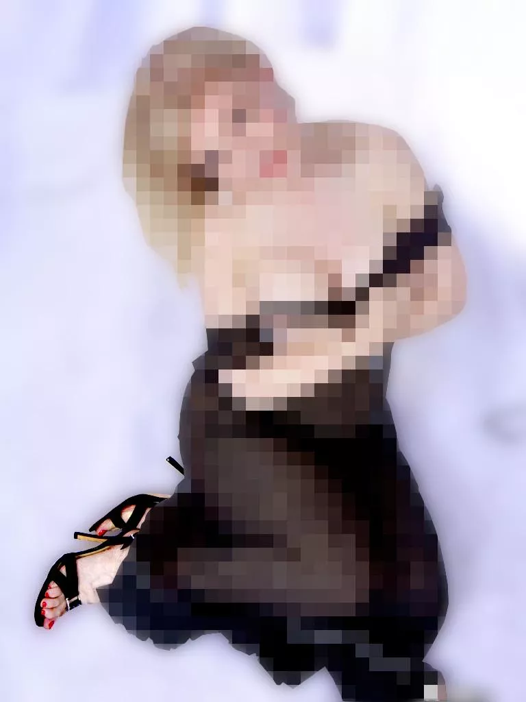 she's trying so hard in her sexy lingerie.... too bad all you can see is her feet