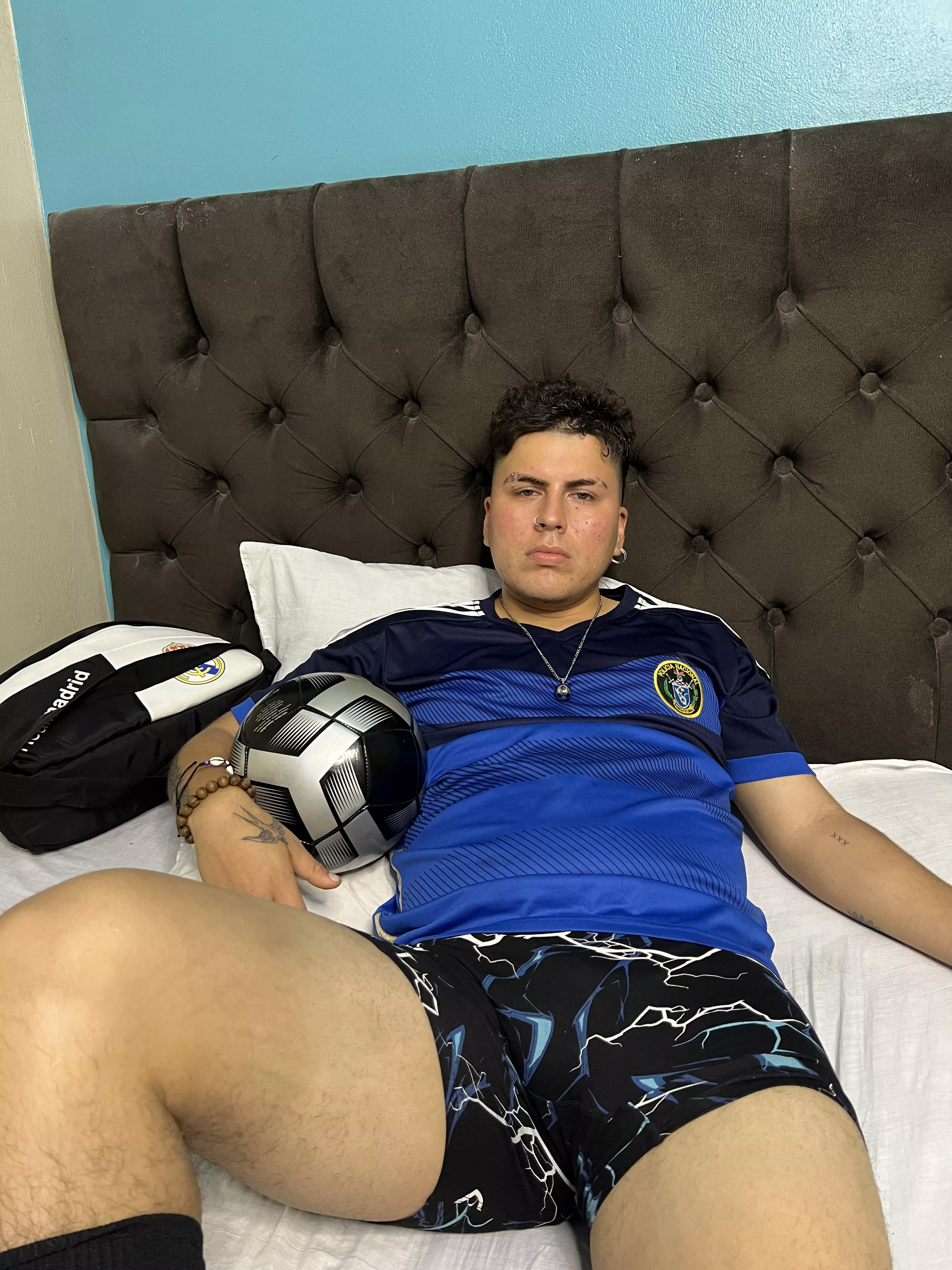 This bulge is craving a naughty mouth. Would you help this soccer player relax? Haha