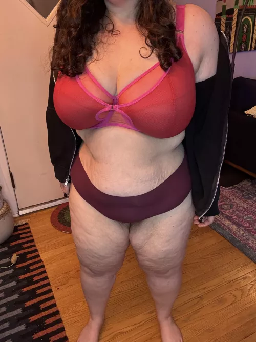 Two natural grapefruits for you to enjoy this morning 🖤