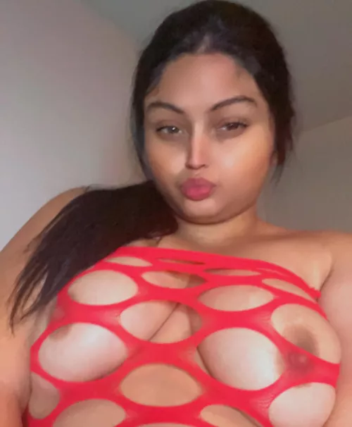 Wanna cuddle with a latina bbw ?