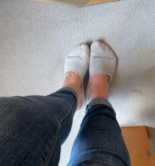 What do you think to my pretty little socks ☺️