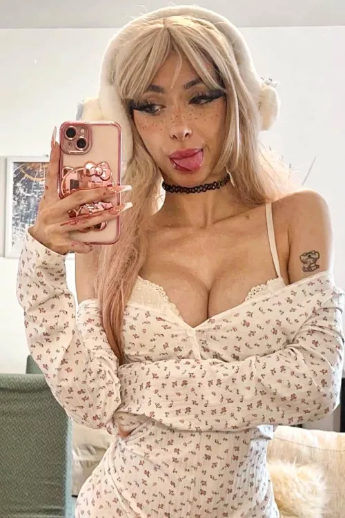 What’s a fantasy scenario that would make you want to fuck me harder?
