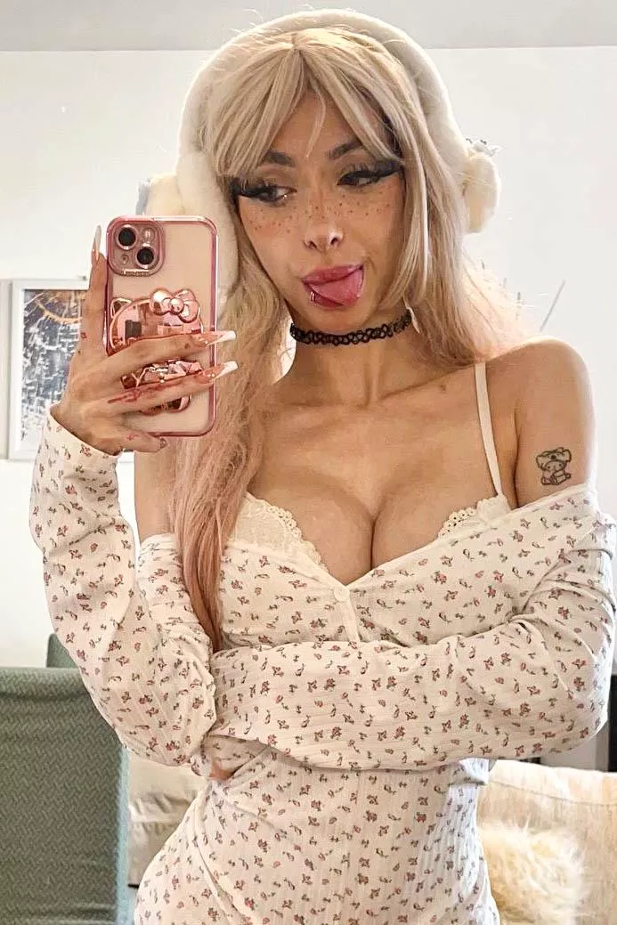 What’s a fantasy scenario that would make you want to fuck me harder?
