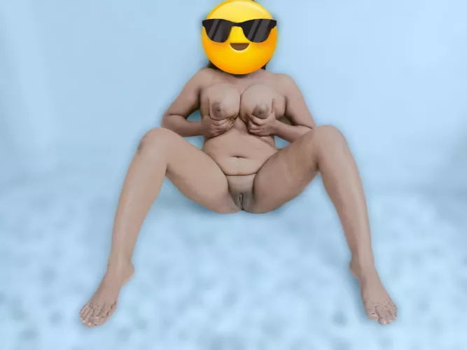 Whats makes you boner? Tits/pussy. Your Indian horny bhabhi Posing For You...