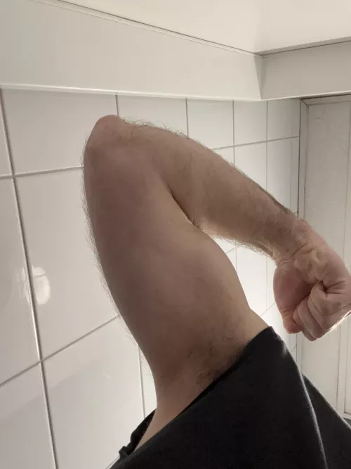 Who needs sleeves at the gym?