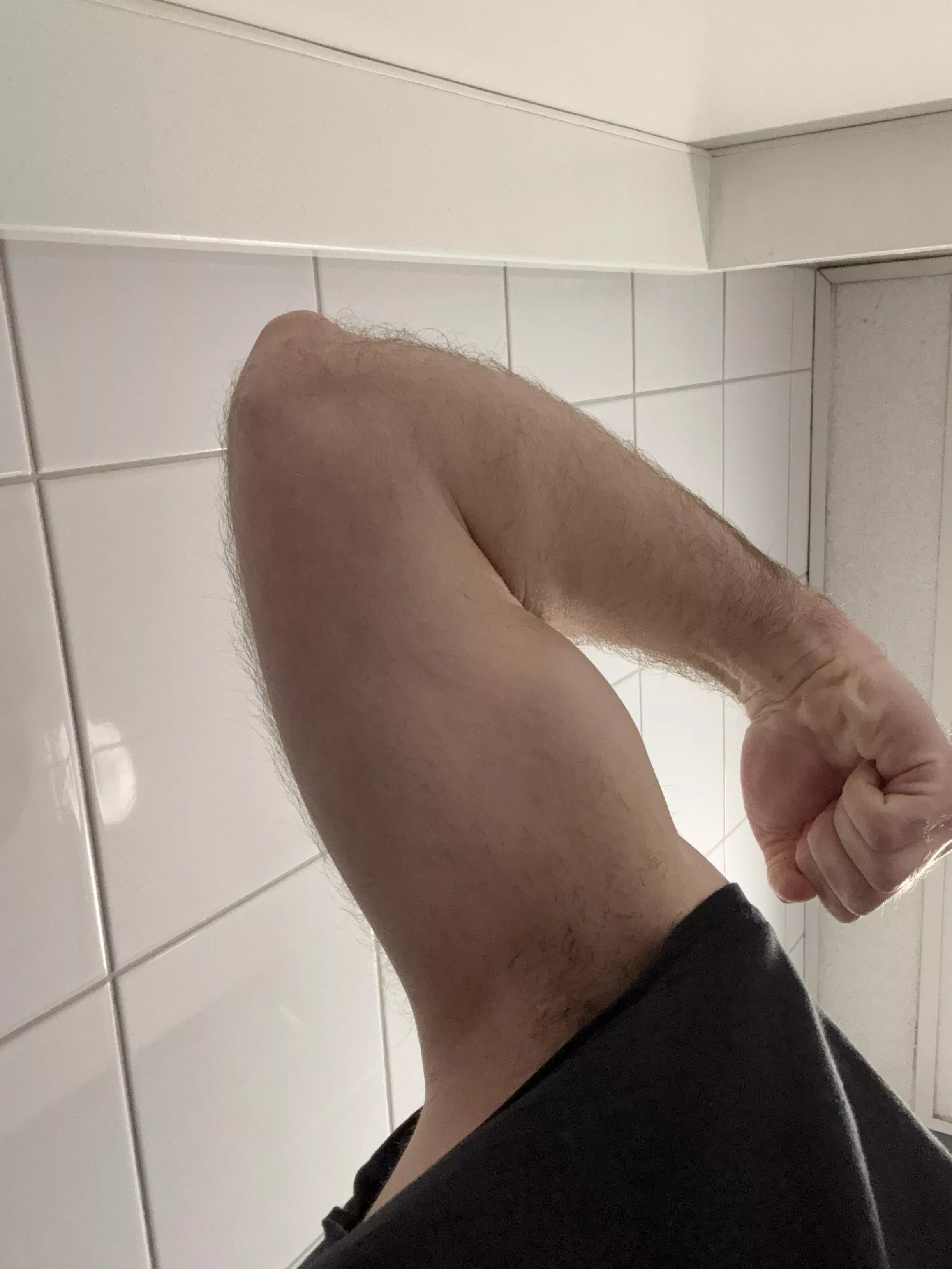 Who needs sleeves at the gym?