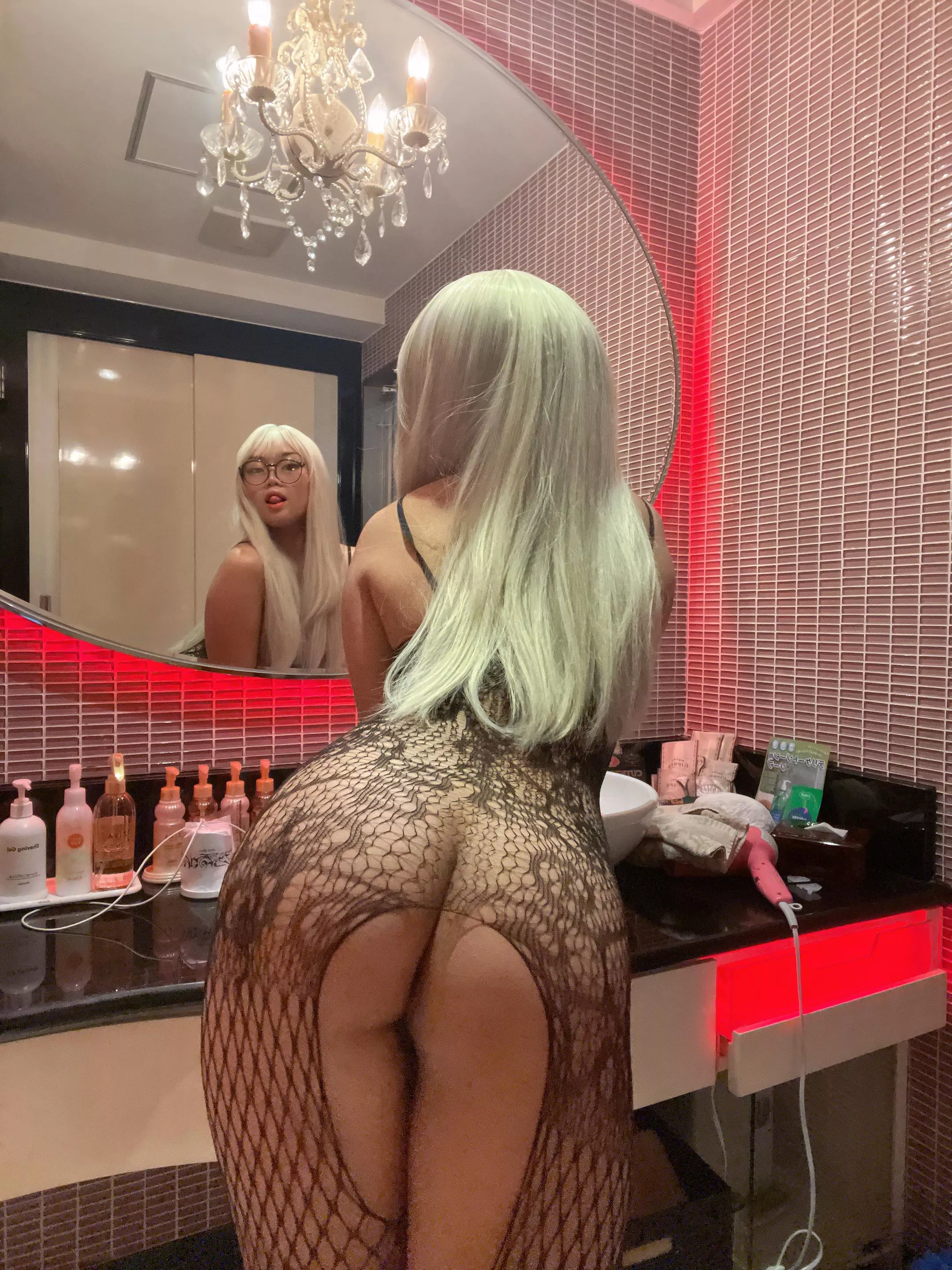  Wiggle, wiggle, just a little cheeky tease! 