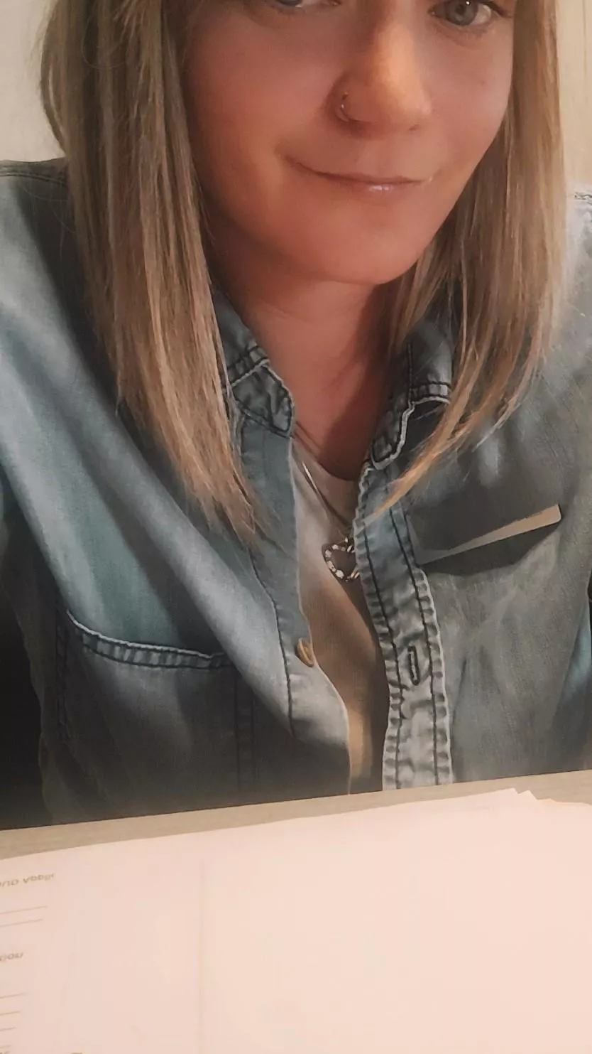 Would you finger a 26 year old hotwife?