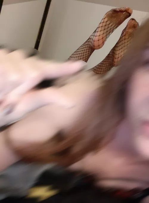 You really like soles in fishnets beta? ;3 