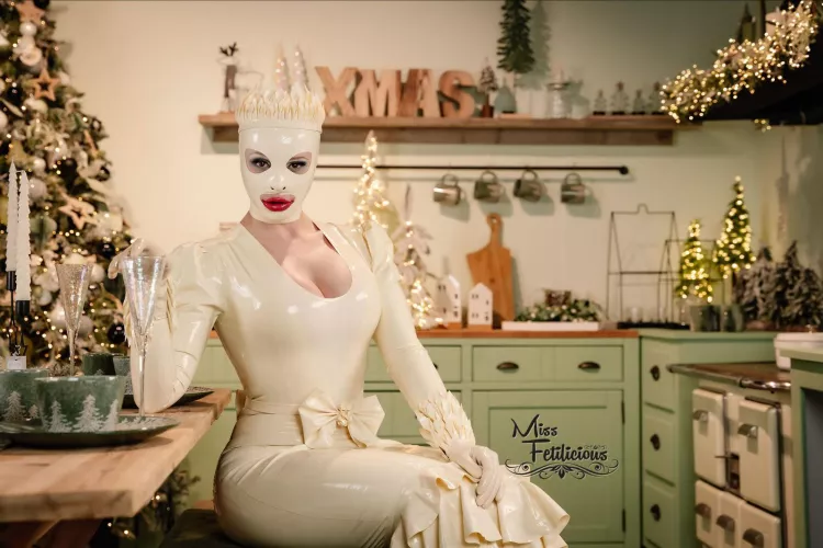 Your Latex Queen is here ❄️