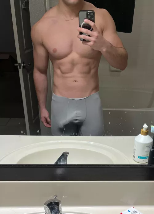25 [M4F] #dallas Looking for casual discreet fun with an older woman