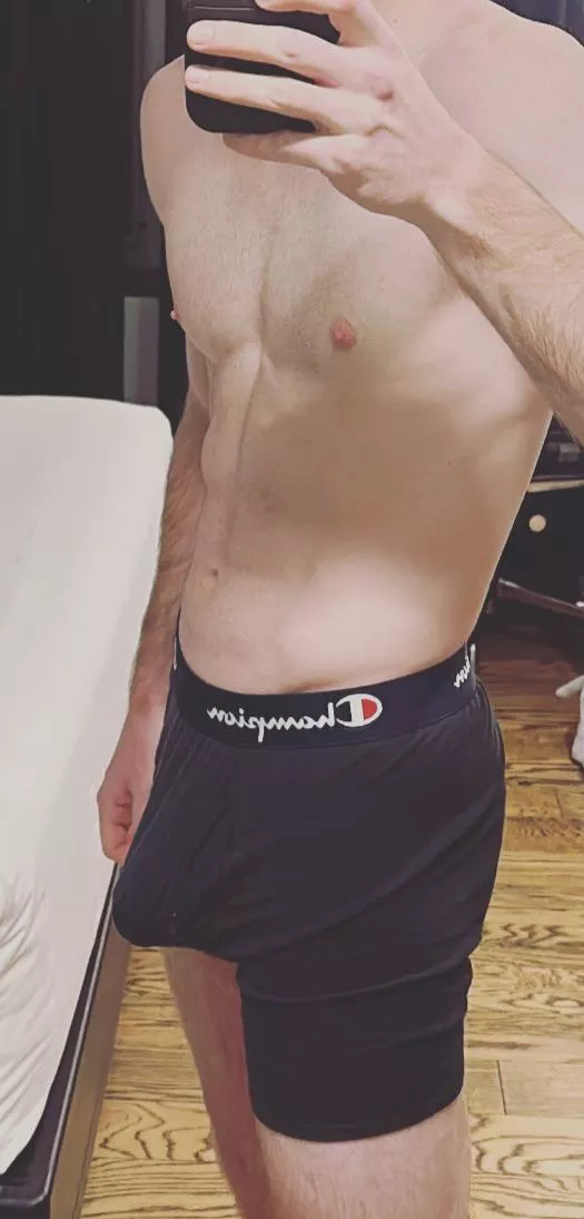 31M, 6’0, 165 lbs, fit looking for a hotwife today.