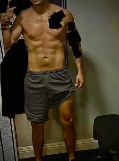 Been working out in these same shorts for days without underwear. Mmmmm