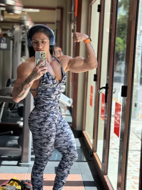 Bicep fucking ? 😏