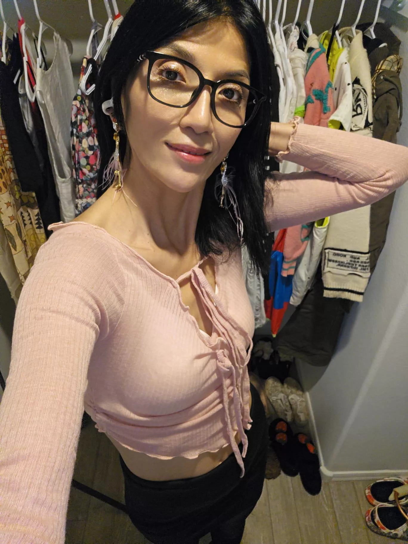 does my outfit look good on me :)