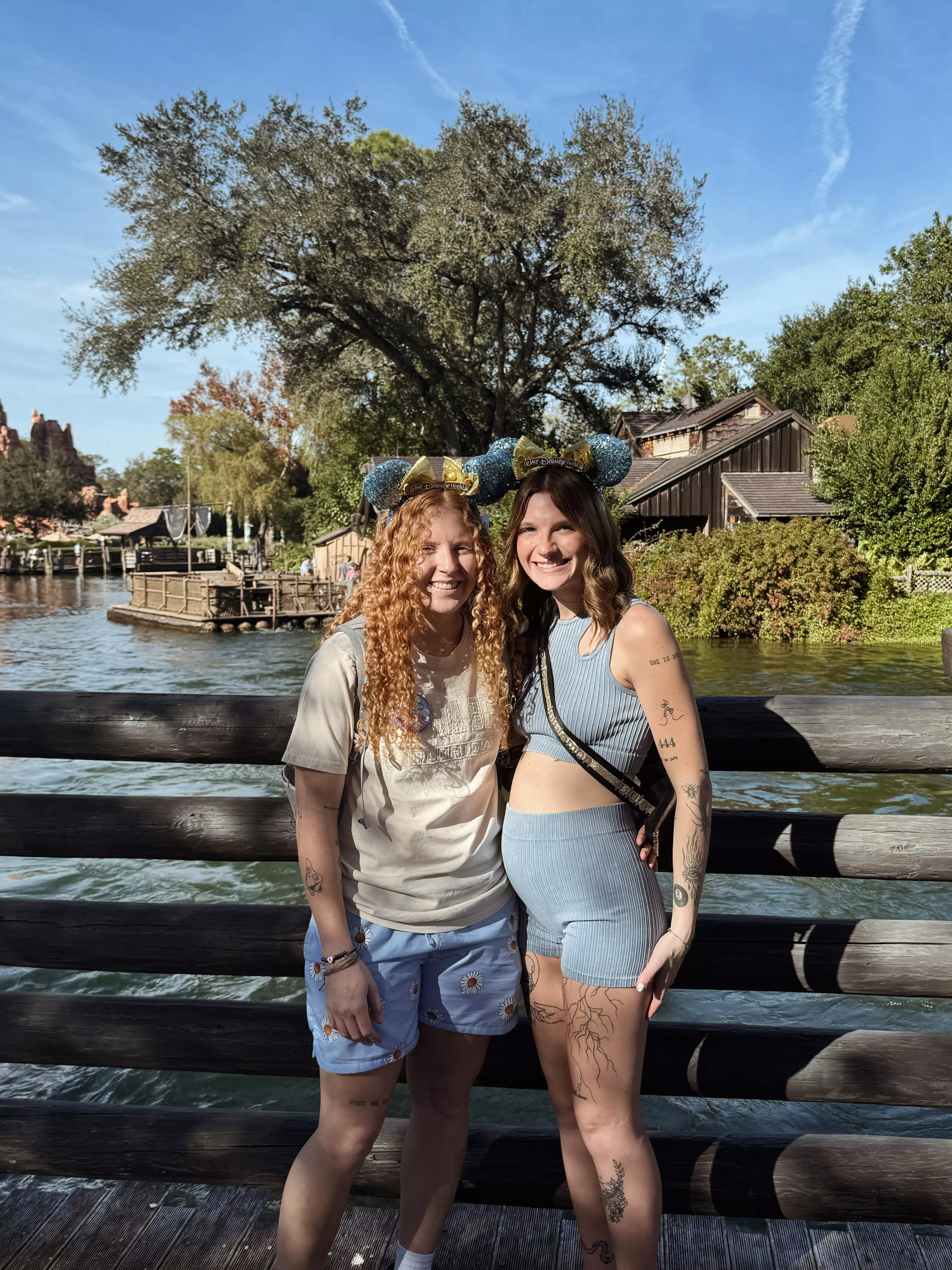 does my pregnant belly look good next to my wife ?🤰