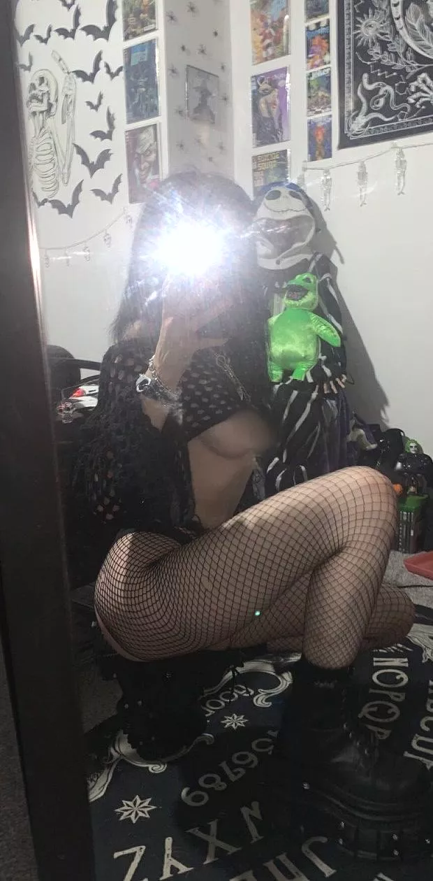 Fishnets always look greet on legs