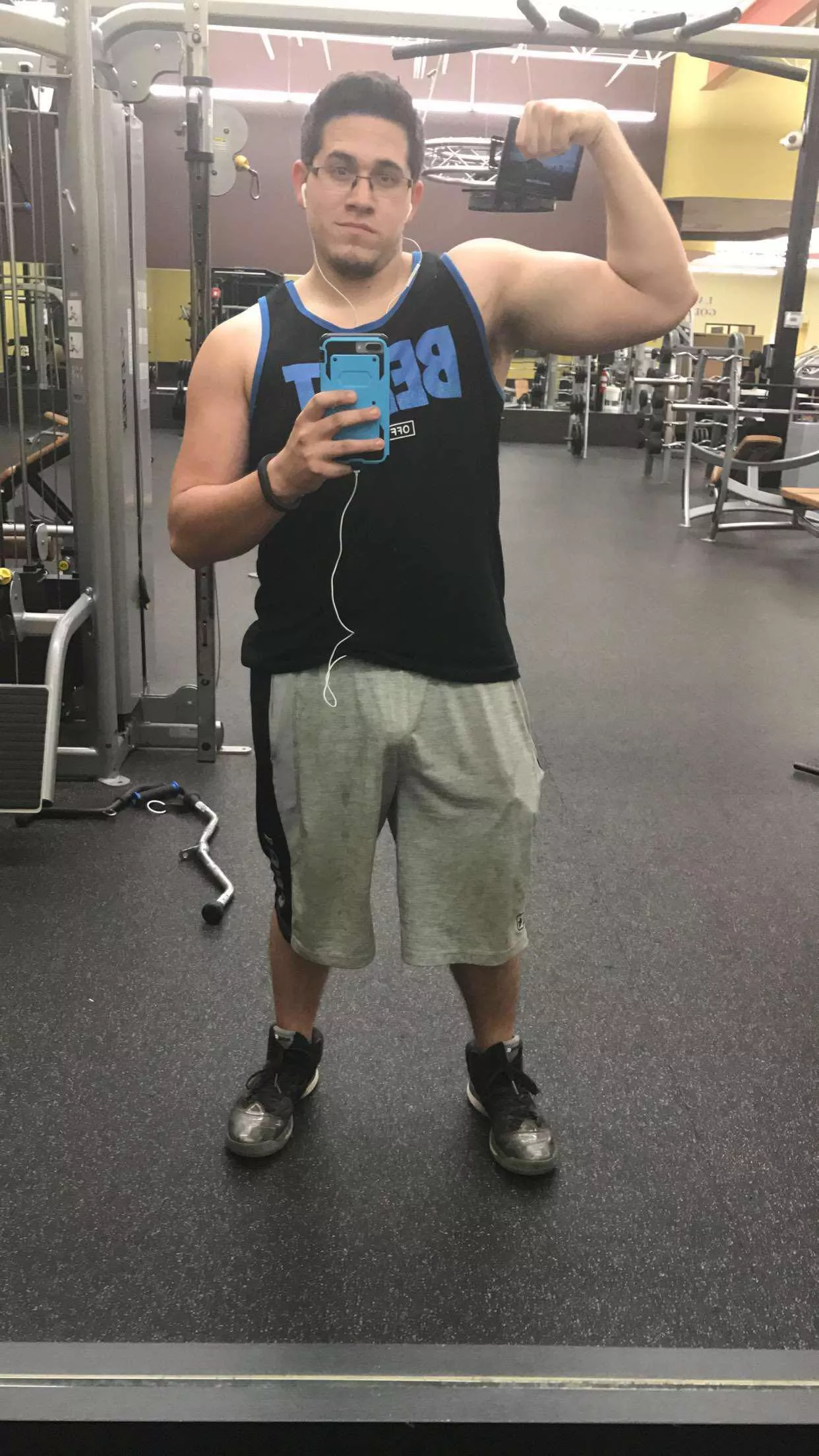 Found this old flexing and bulging pic buried in my camera roll