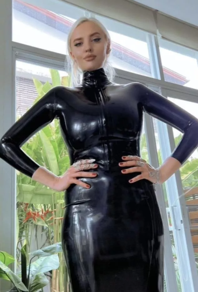 I hear you like tight dresses 