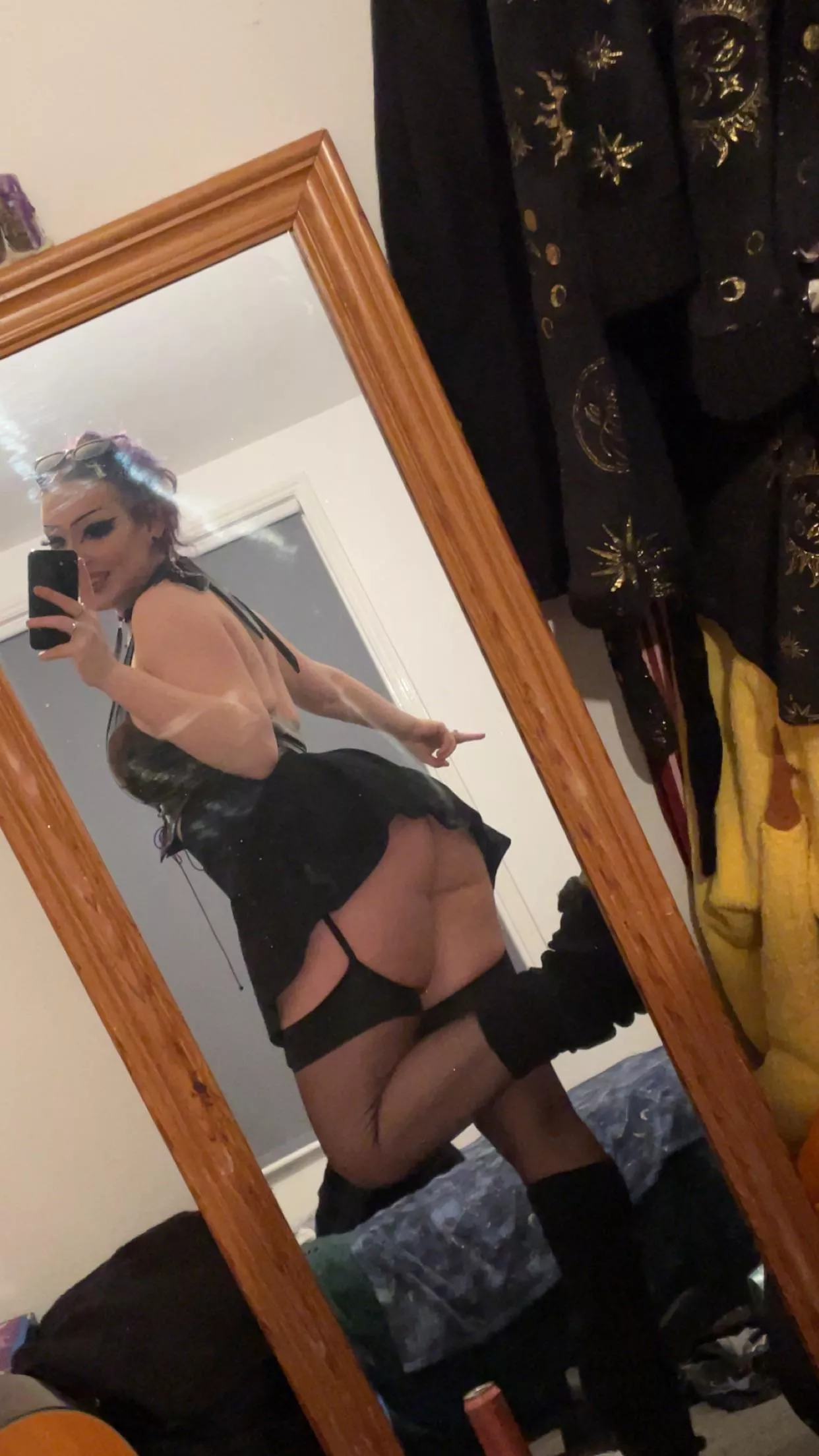 I think my skirt could have been shorter 🙄 thank god I was only going out for lunch! 