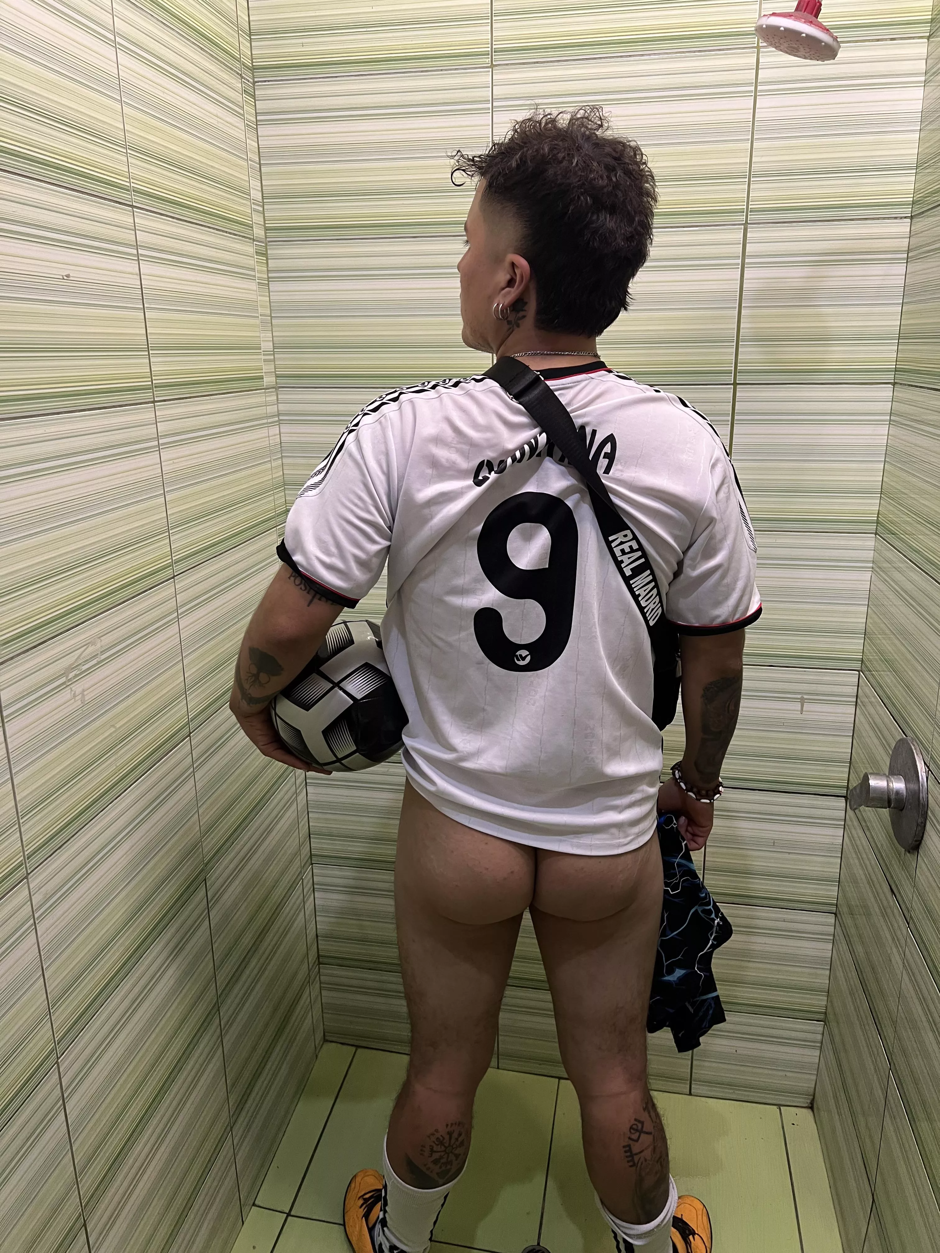 If my soccer player ass could talk, haha, it would tell you to eat it as soon as you see it, haha, doesn't that make you crave it?