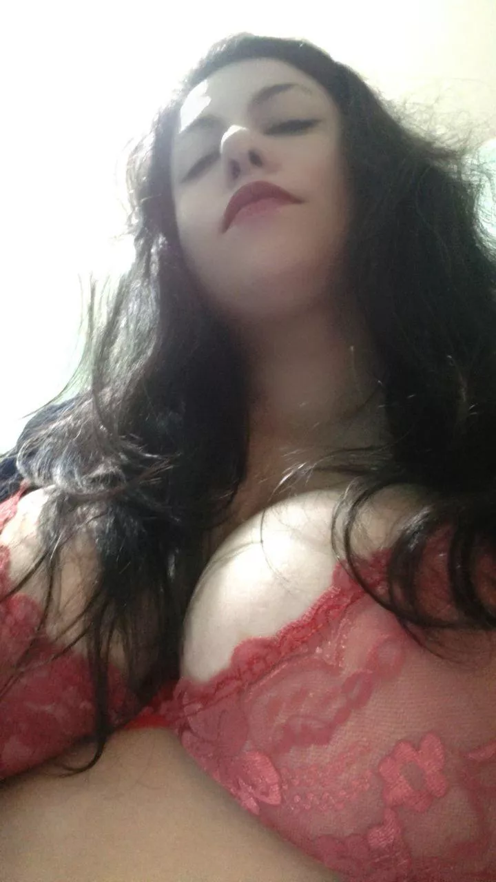 Im curvy enough to drive you absolutely crazy