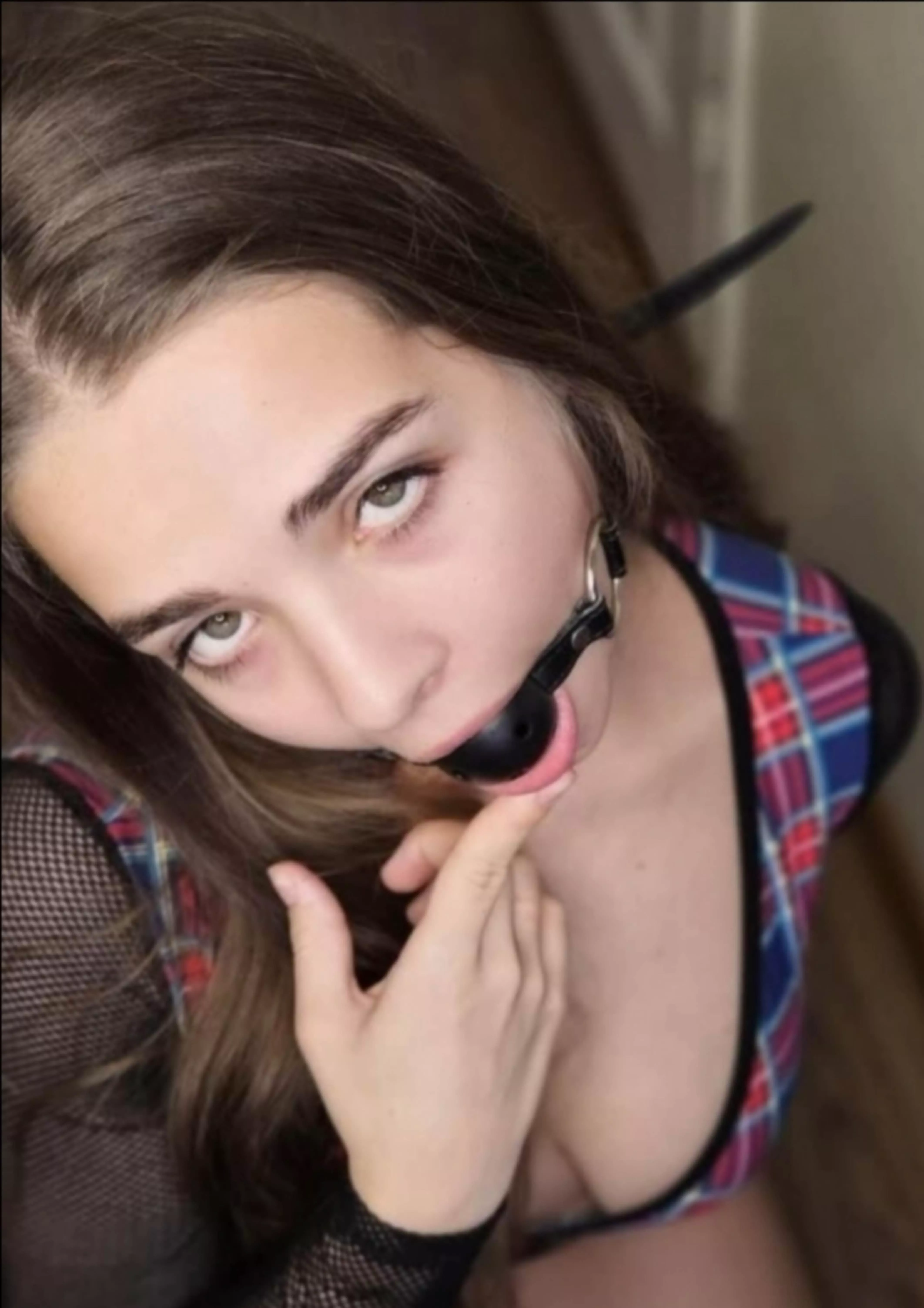 I'm just a shy girl who likes to keep her mouth shut. 