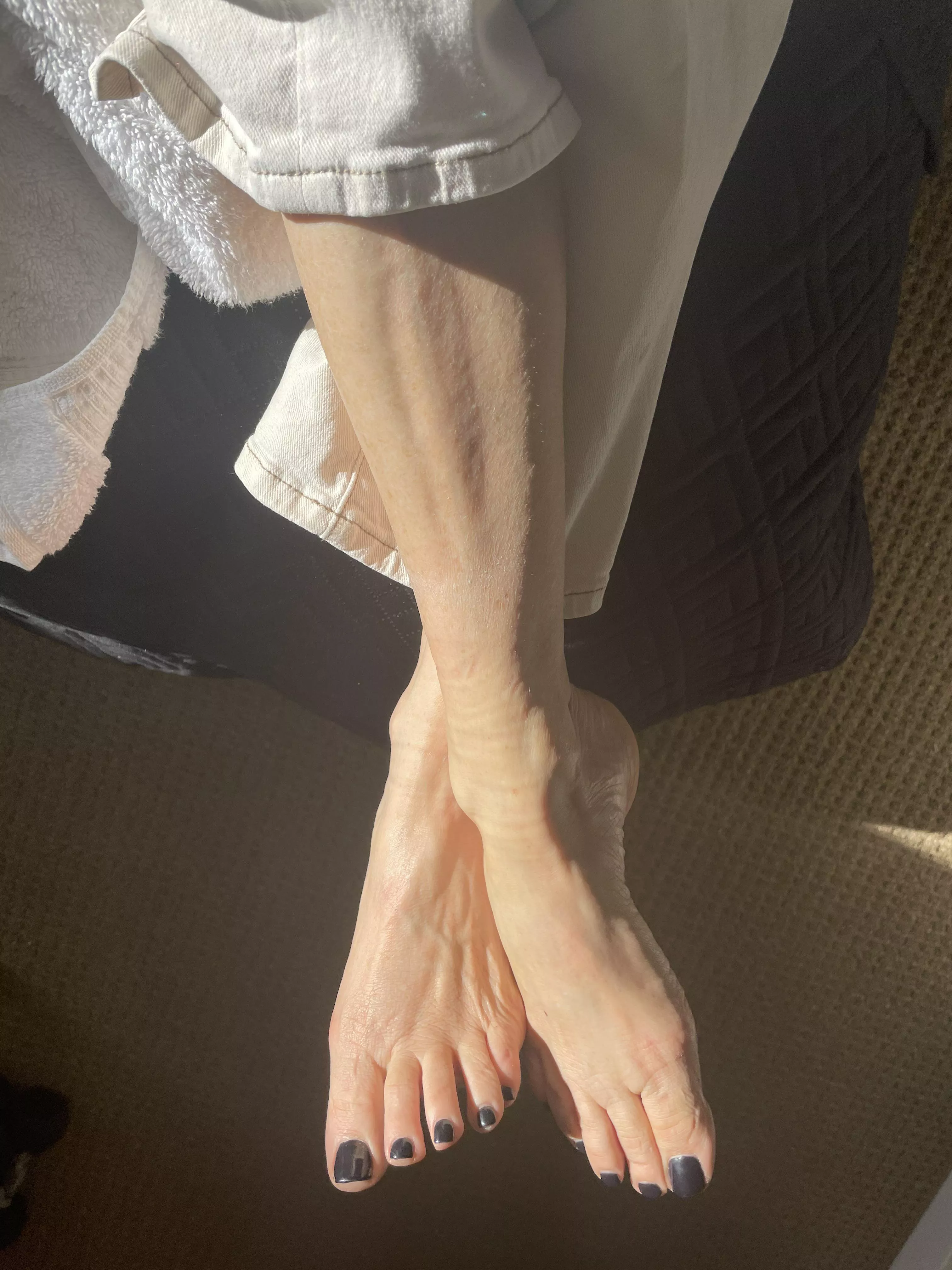 Just chilling- bi ladies DM