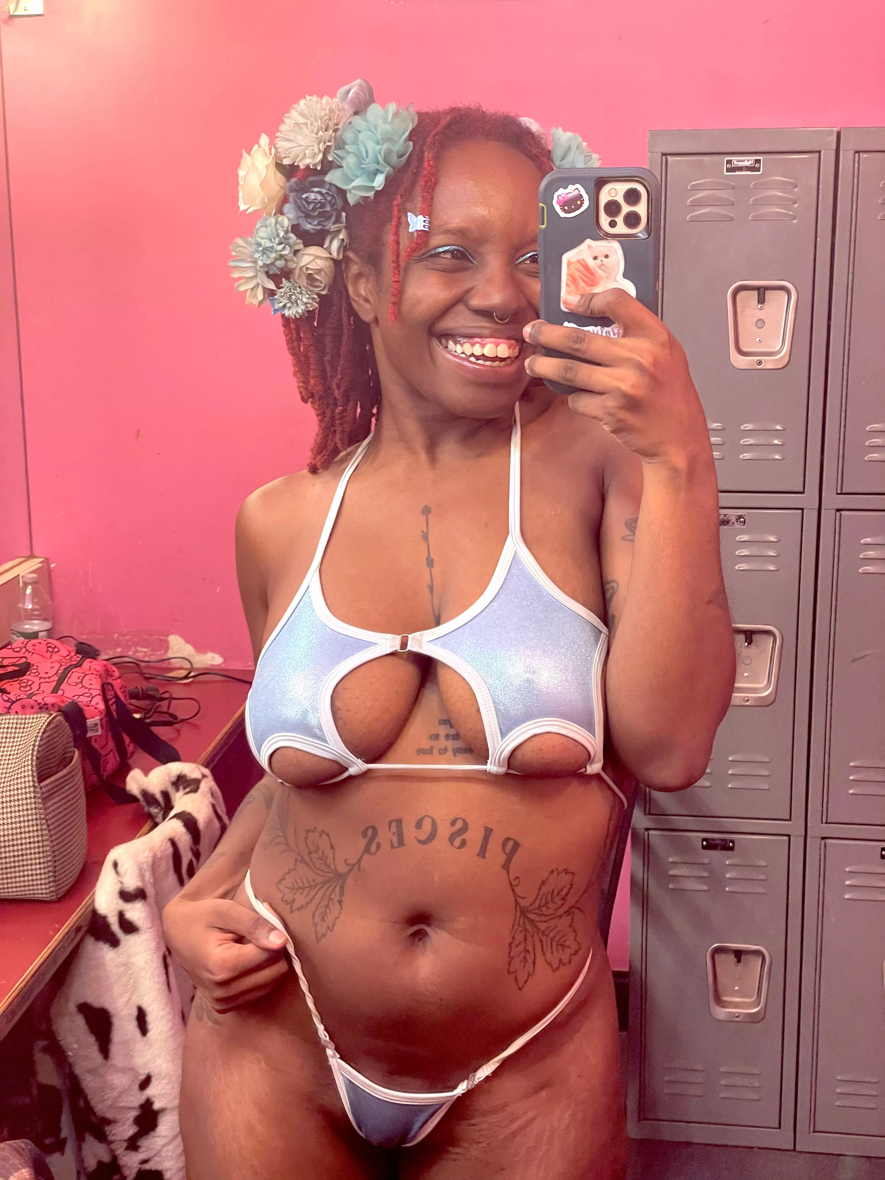 Locker room selfie!