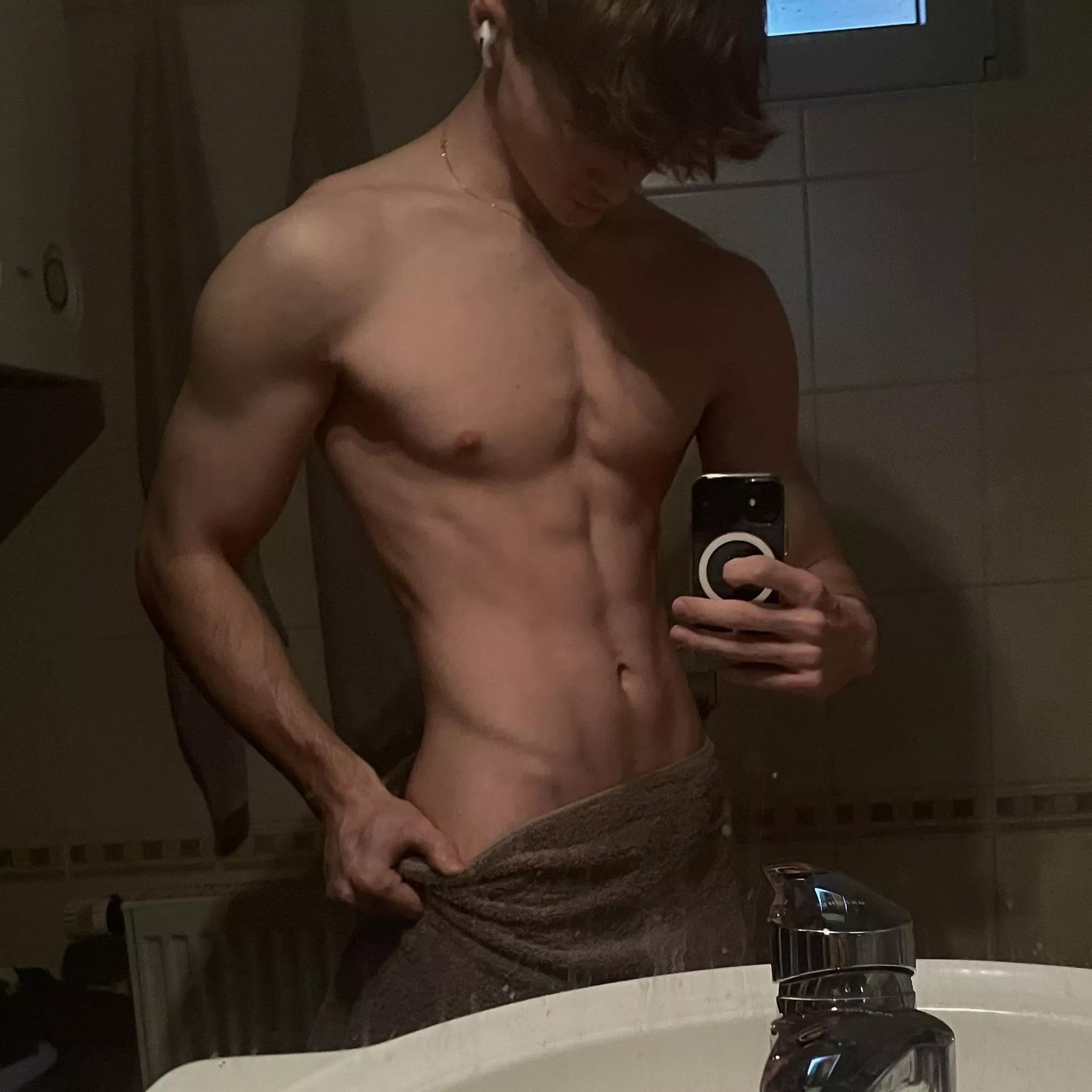 m19 I am feeling really horny after the gym, wanna help me drop the towel?