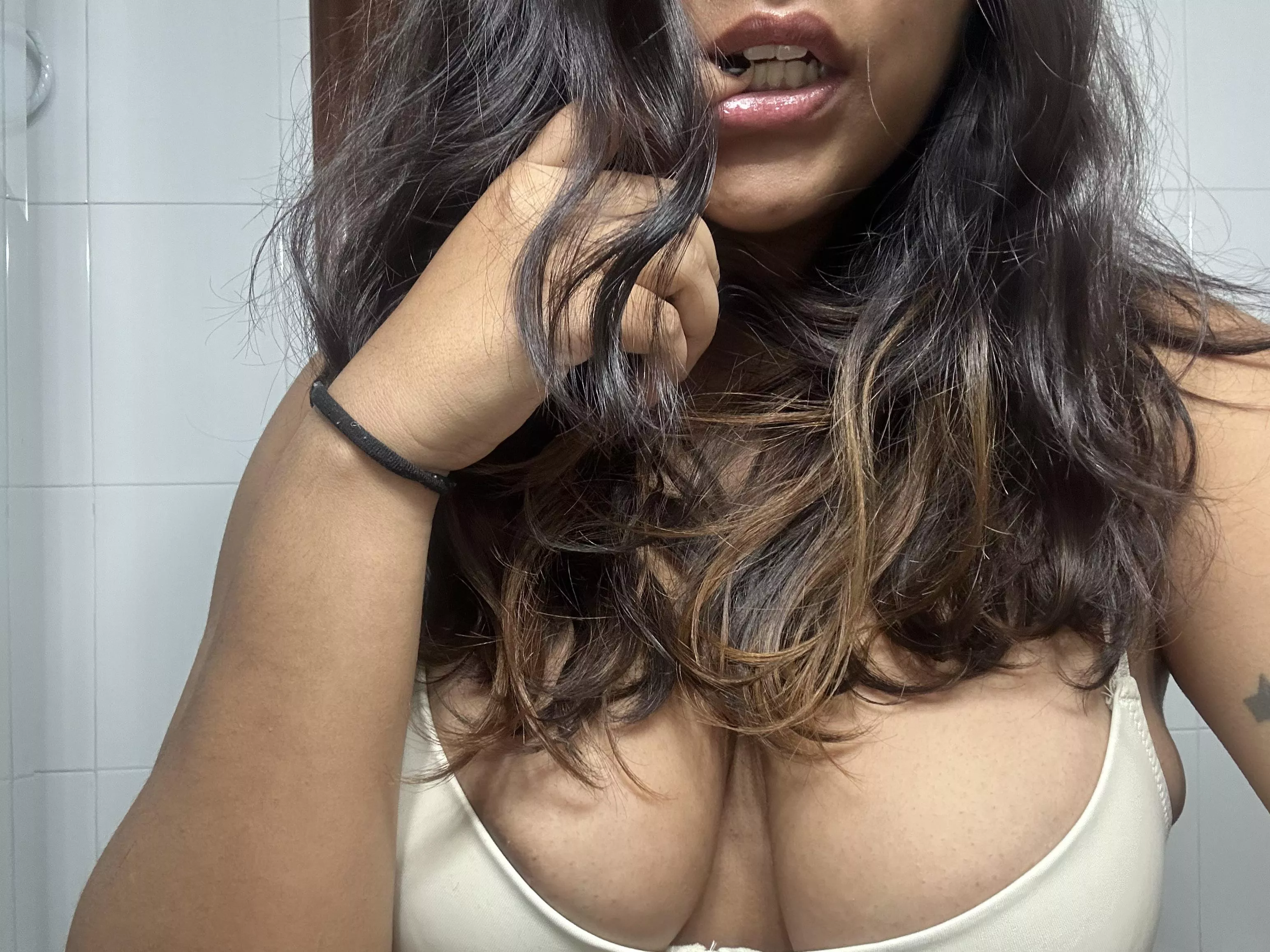 [selling] fetish friendly and available for [sext] [cam] [custom] [premade]