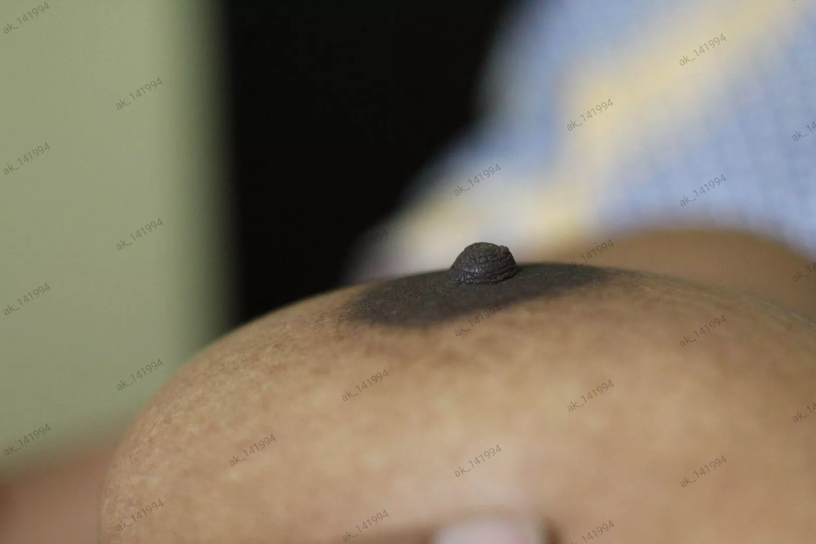 Should I hire someone to hold my melons and suck it whenever I wanted 😍