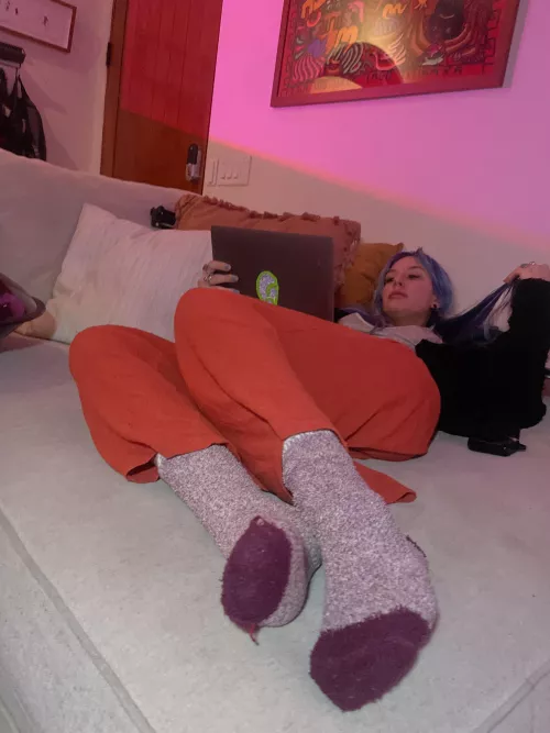 Smell my stinky socks 