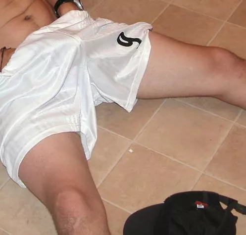 Sup bros. Any dudes wanna nut in basketball shorts with me. Pm me I got snap