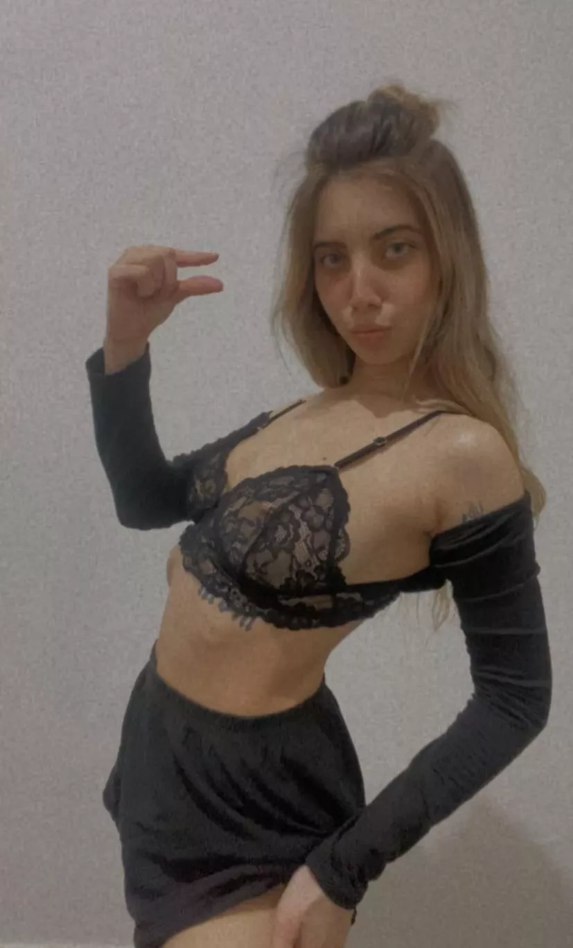 Tell me if you are ready to submit to me, worship me, obey me and serve while being humiliated !